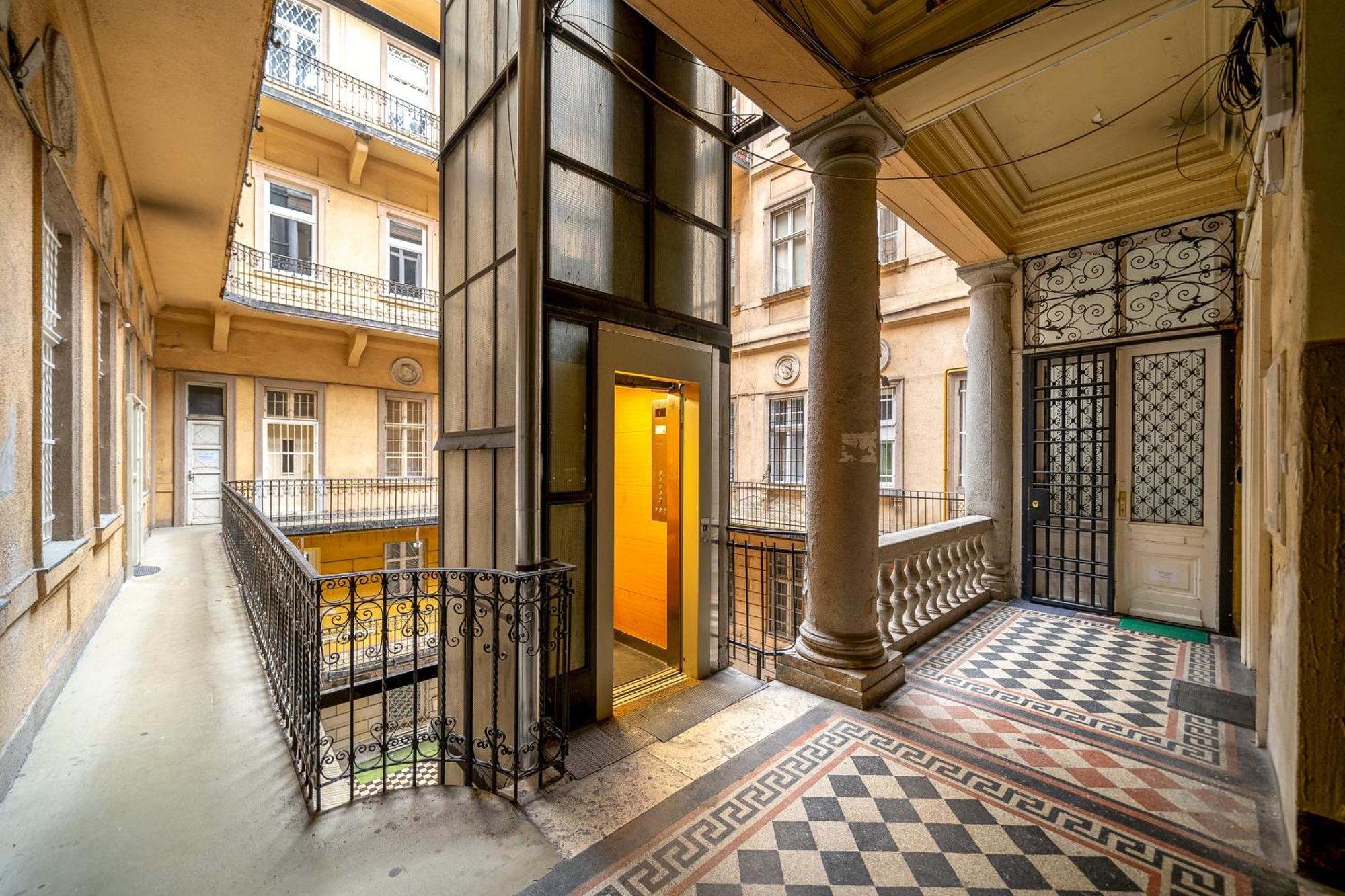 Appartement Sweet Dreams At Oktogon Downtown à Budapest Extérieur photo