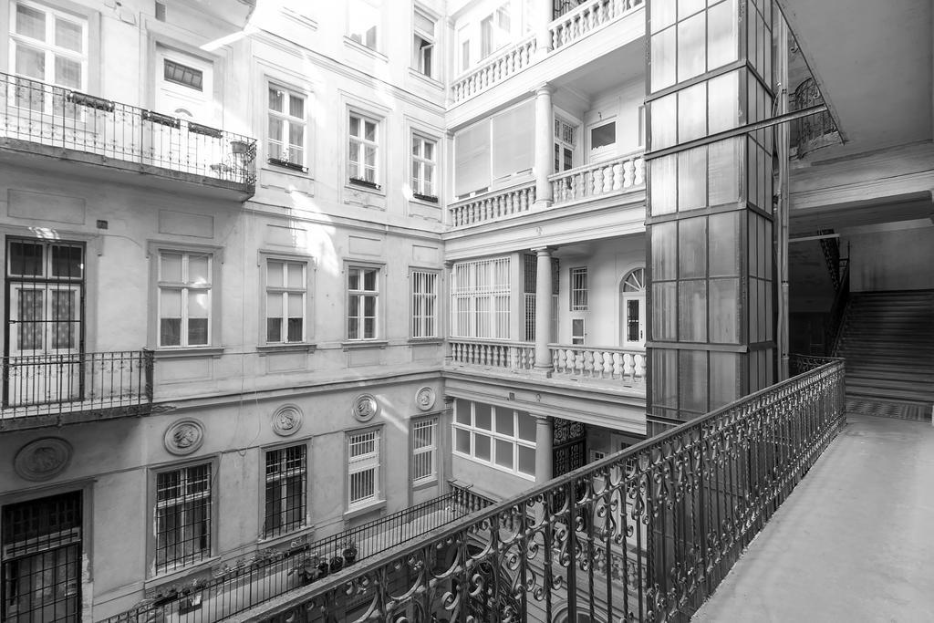 Appartement Sweet Dreams At Oktogon Downtown à Budapest Extérieur photo